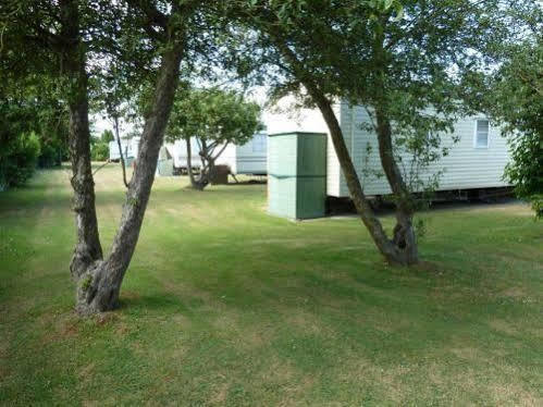 Copthorne Caravans Hotel Merston Exterior foto